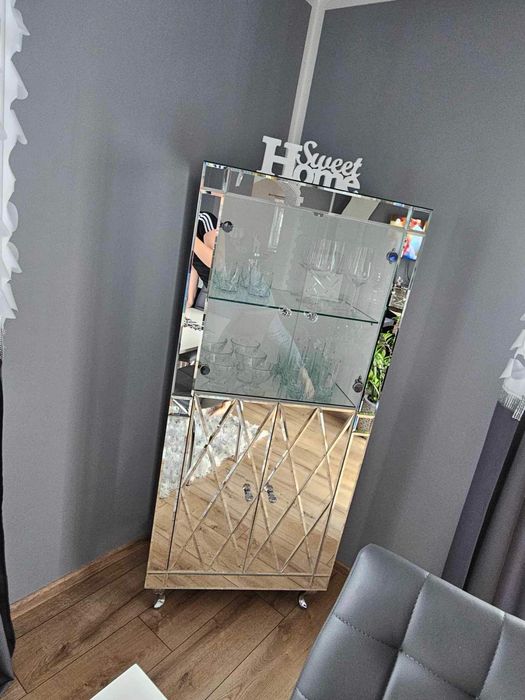 Piękna witryna glamour lustrzana