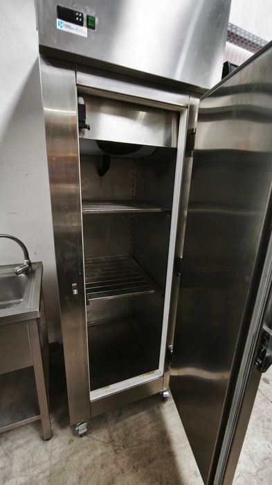 Congelador todo em inox 700L