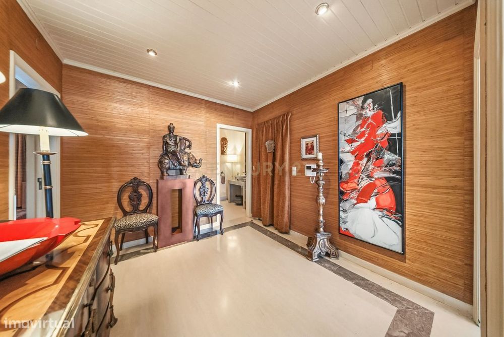 Vista Mar | Costa Da Guia, Cascais | Garagem Box 70M² | Versátil T2 Co