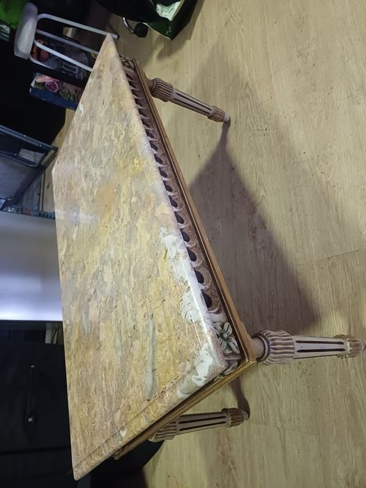 Mesa de centro e comoda antigas