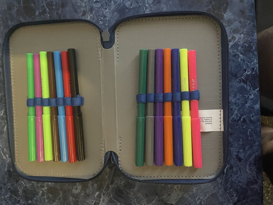 Шкільний пенал з наповненням