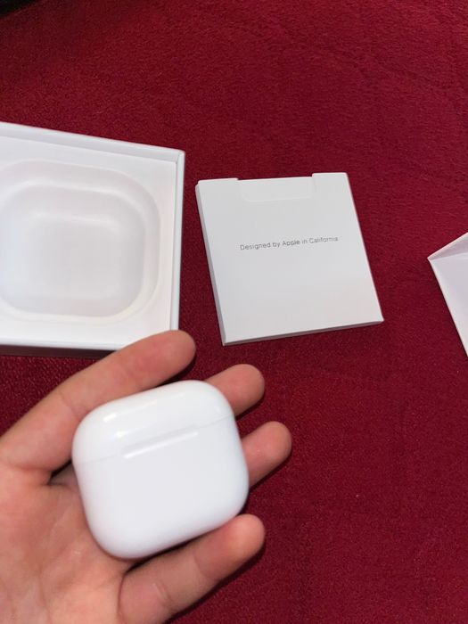 Airpods 4 c/cancelamento de ruído