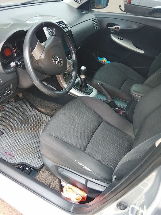 Продаю Toyota в гарному стані, газ, бензин.