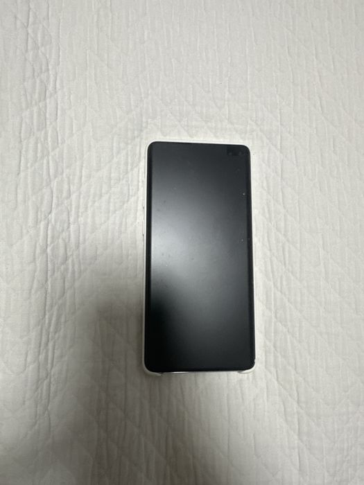 Samsung S10+  com capa branca