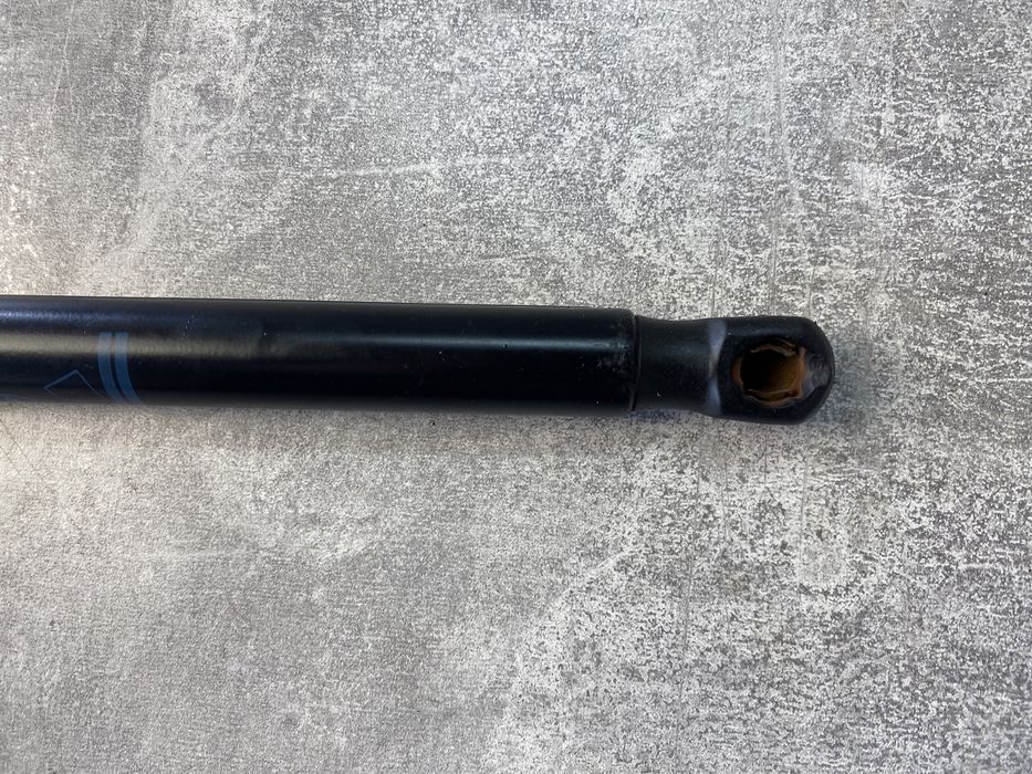 Амортизатор капота дверки багажника ляди Опель Астра H Opel