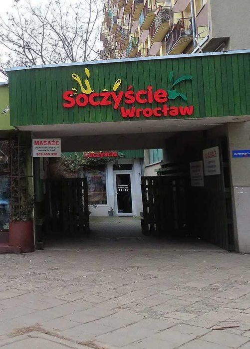Super Lokal z witrynami