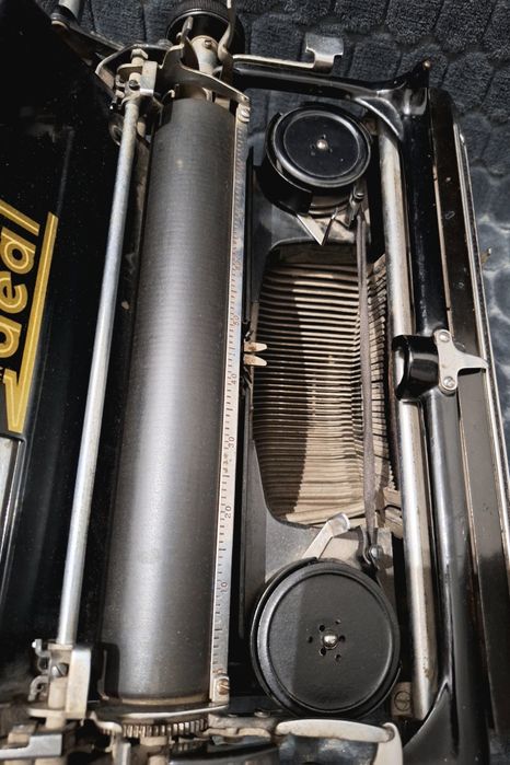 Zabytkowa maszyna do pisania Naumann IDEAL S&N