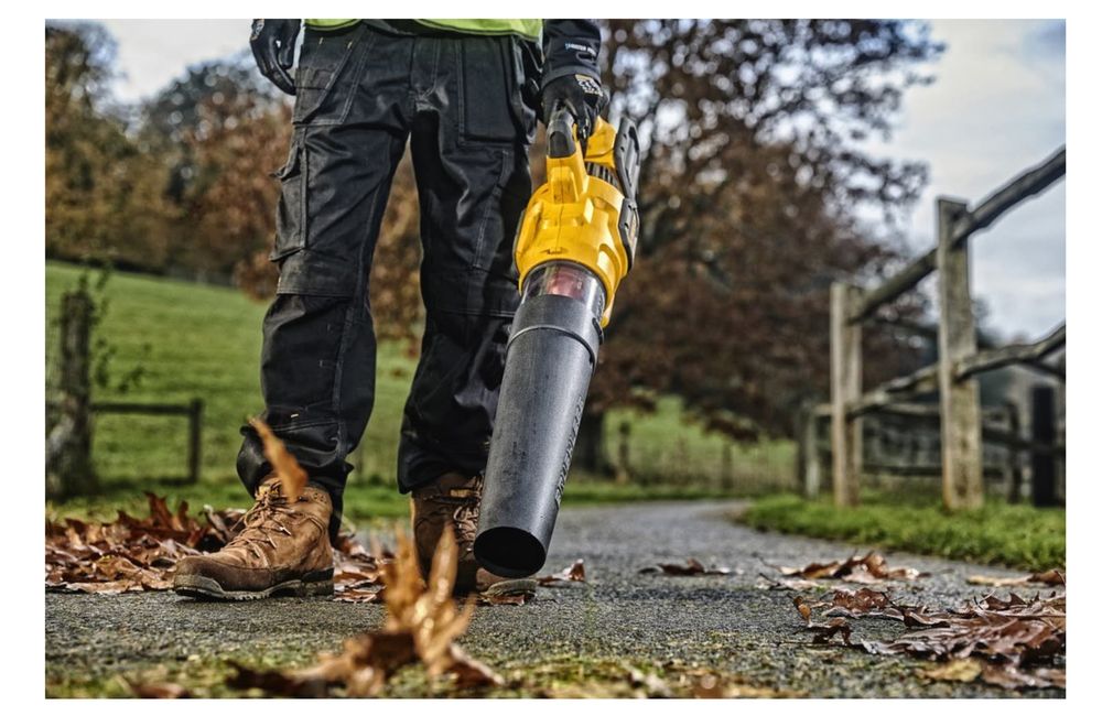 Повітродувка DeWALT DCMBA572N