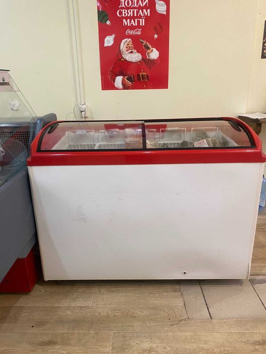 Холодильна вітрина, морозильний ларь, стелажі, ваги, касова тумба Б/У