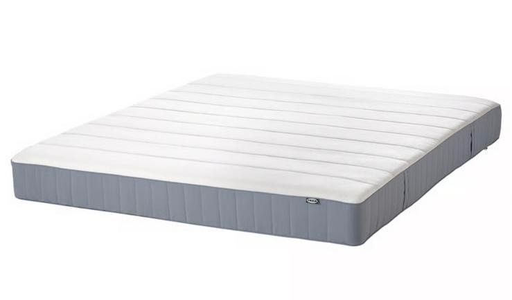 Cama de casal + colchão.