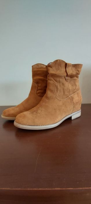 Botki z ukrytym koturnem