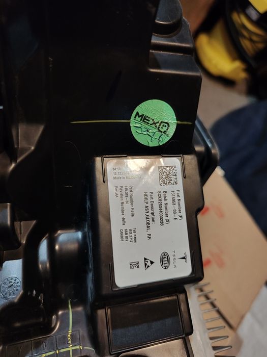 Двері tesla model y, фара лінзована нова.