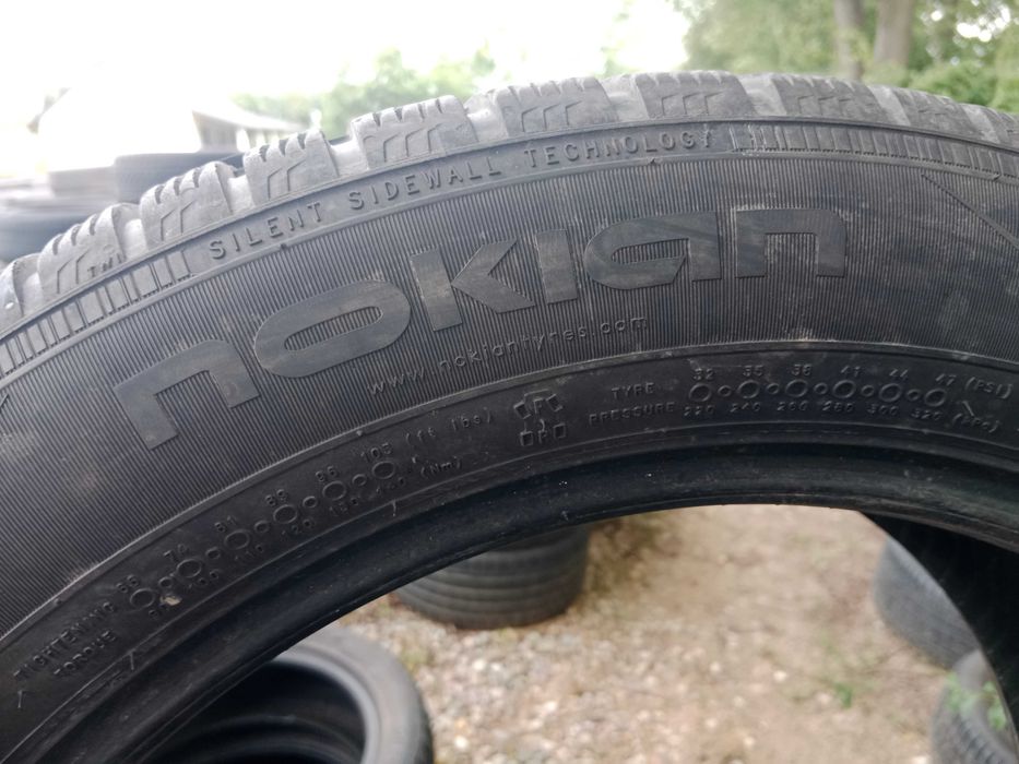 Opona używana 215/55R17 Nokian WR A4 1szt.