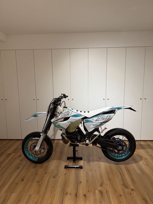 Husqvarna te250 supermotard full extras