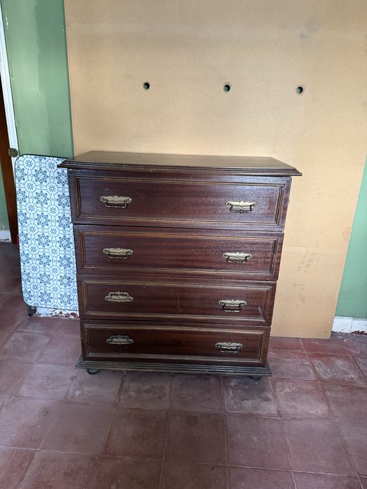 Cómoda Vintade Antiga