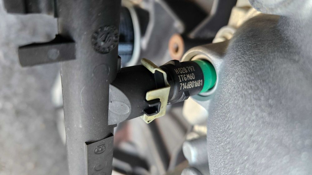 Wtryskiwacze z listwą Renault Scenic II 2.0B 16v H028797 Siedlce