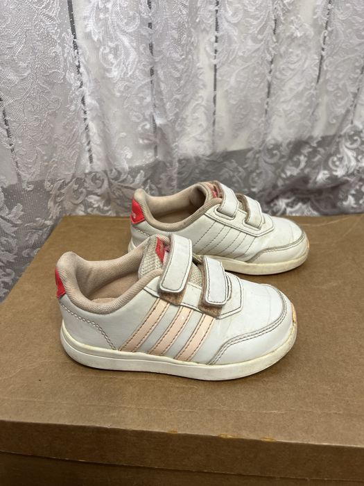 Дитячі кросівки Adidas, 25 розмір, на дівчинку