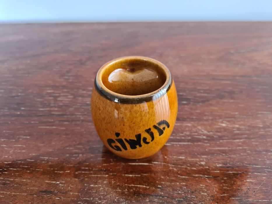 Garrafa e canecas cerâmica vidrada