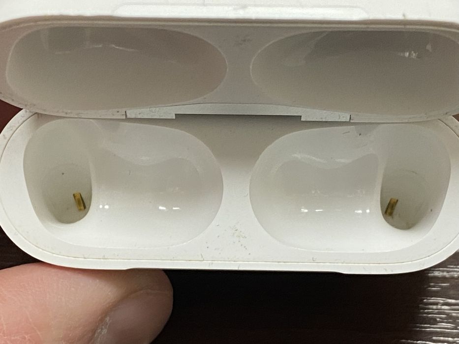Продам оригинальный кейс Apple AirPods Pro 1-го  A2190