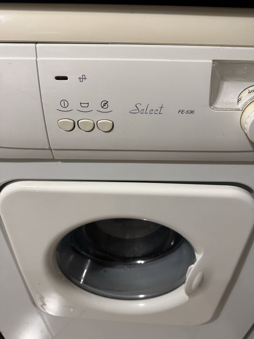 Máquina da roupa em funcionamento