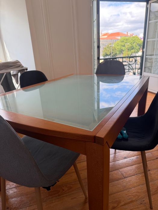 Mesa de jantar extensora c/ 4 cadeiras