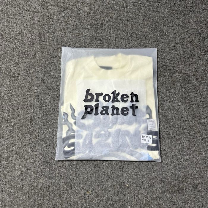 Футболка Broken planet