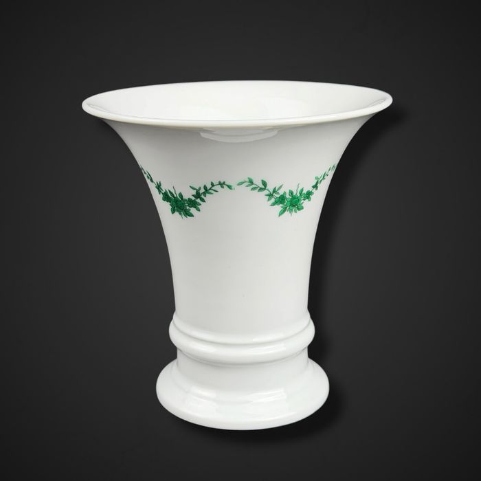 Wazon porcelanowy Fürstenberg z dekoracją roślinną b6/04205