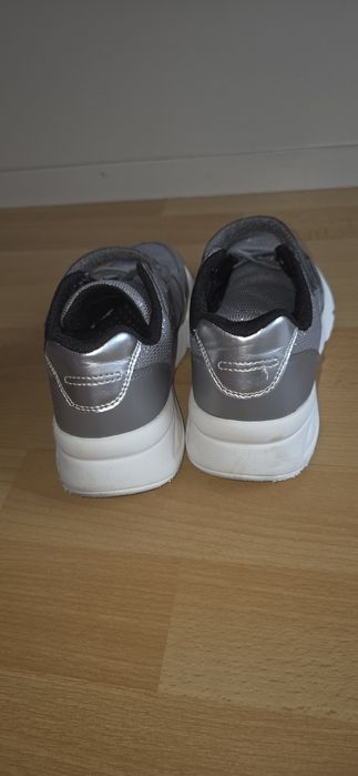 Продам кросівки  Geox 33 розмір в відмінному стані