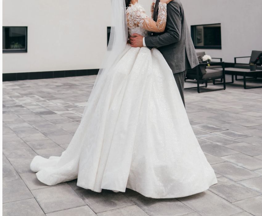 Весільне плаття.