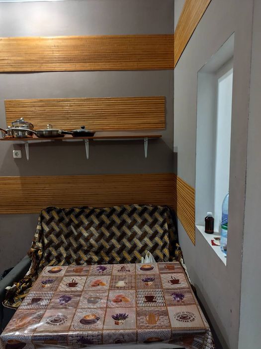 Подільський р-н .Здам кімнату дівчині.4000+комуналка.