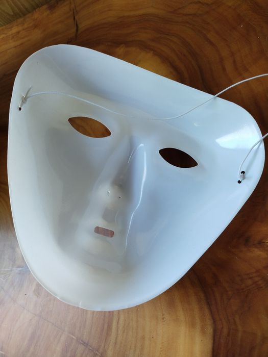 Маска безликий, карнавальная маска,хеллоуин, венецианская маска
