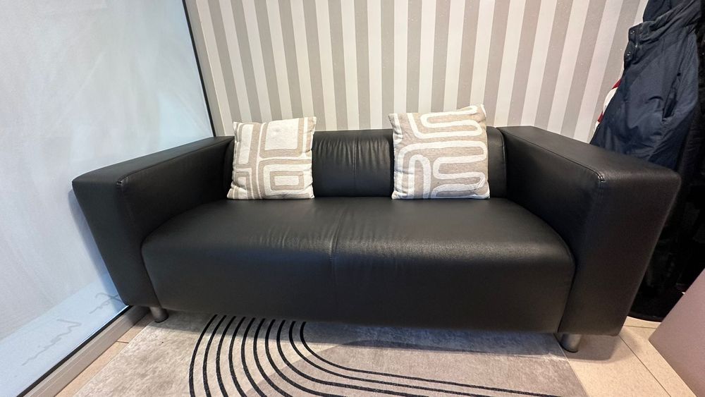 Sofá preto de couro