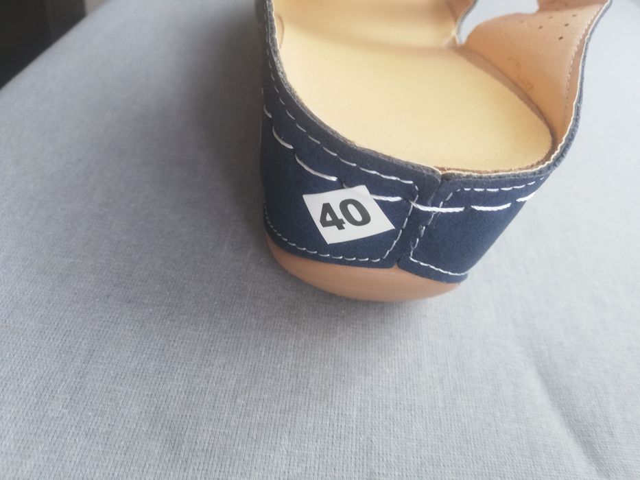 Nowe klapki zdrowotne rozmiar 40