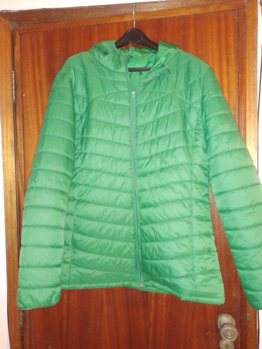 Casaco verde de carapuço novo