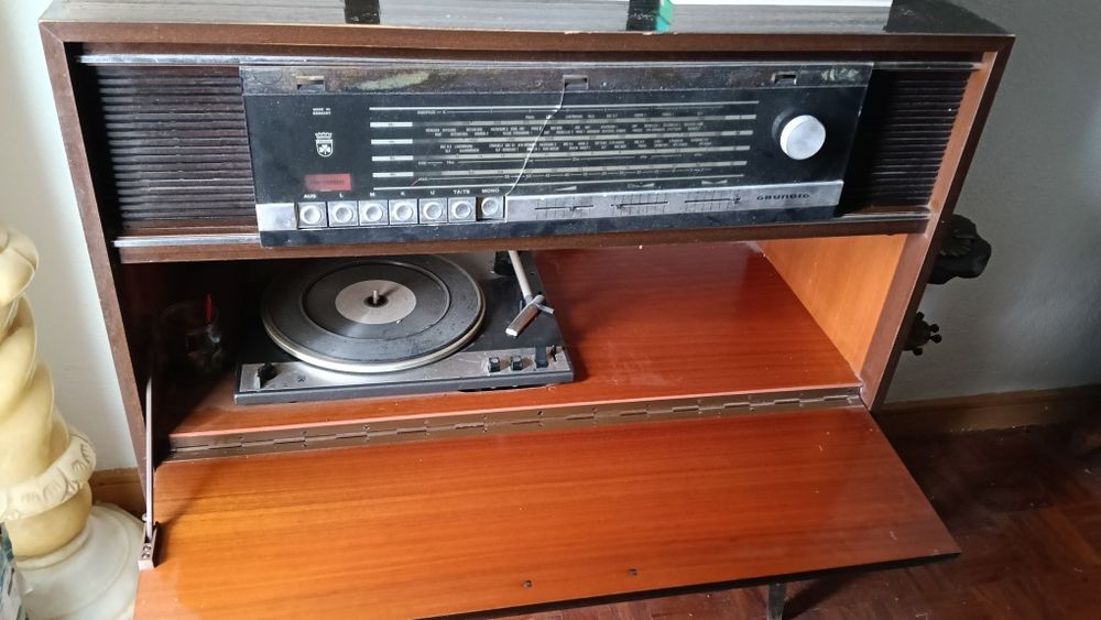 Radio e gira discos Grundig vintage