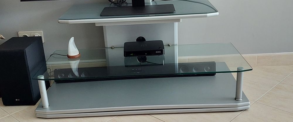 Vende-se sofá, mesa de centro e mesa televisão