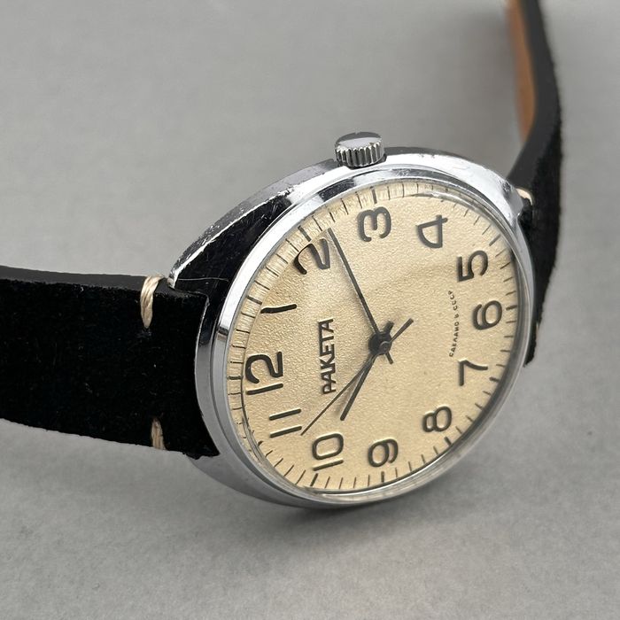 Zegarek vintage Raketa – Sand | jasna tarcza | czytelny | USSR