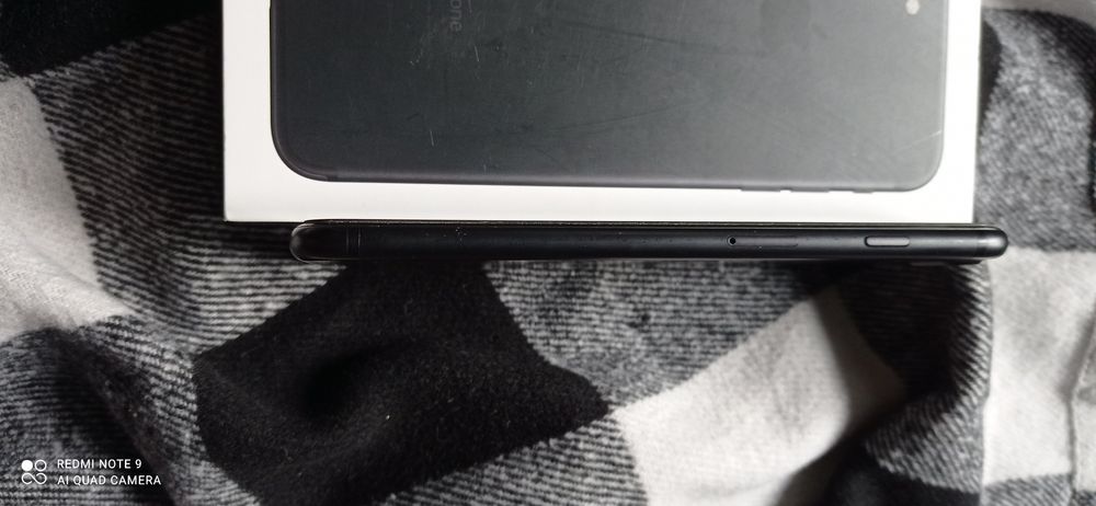 Телефон Apple 7+