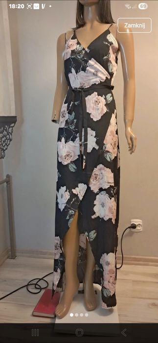 Sukienka czarna w różowe kwiaty długa