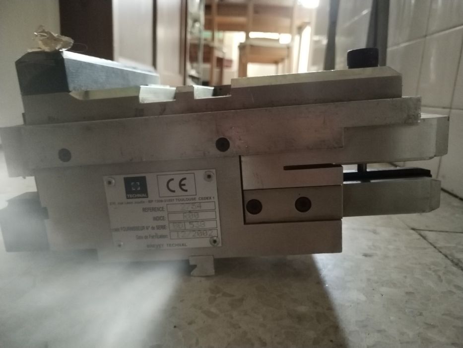 Cabeça de máquina produzir caixilharia metálicas