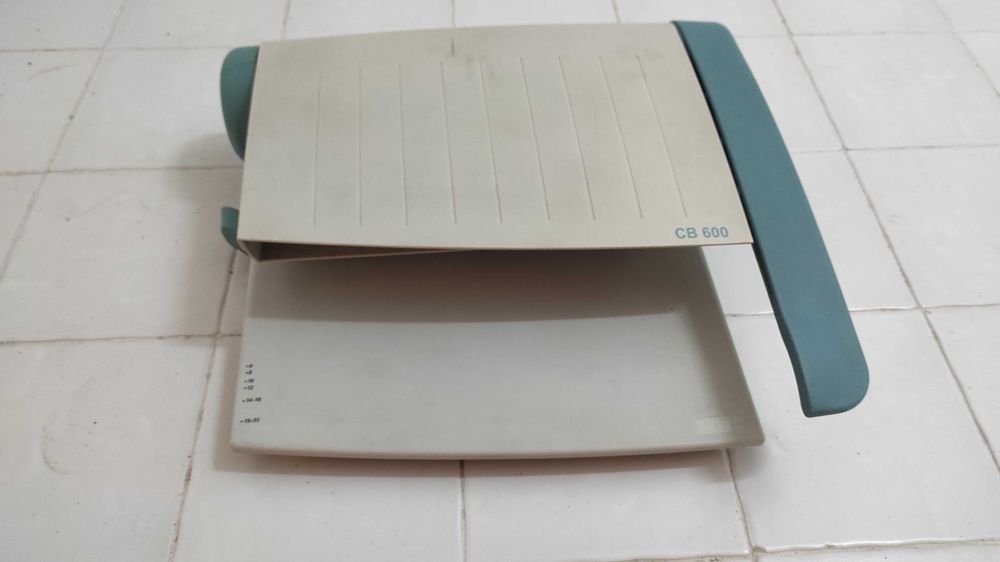 Encadernadora de argolas LEITZ CB 600