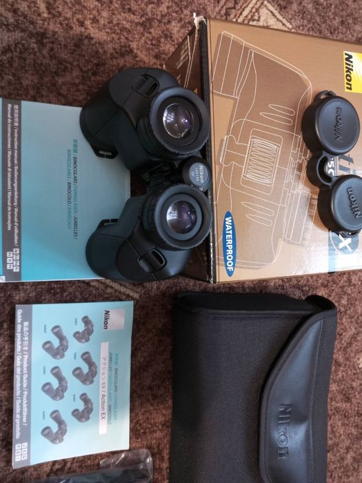 Продам ширококутний бінокль нікон екшн ЕХ 7/35 стан нового.