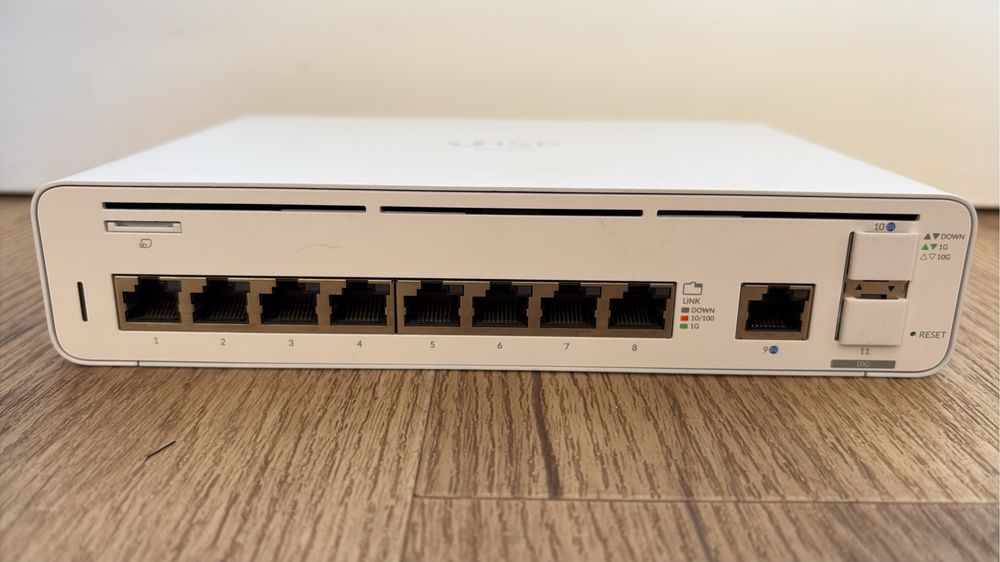 Ubiquiti UISP Console com Dual WAN com uma  porta WAN de 10 Gbps e com garantia