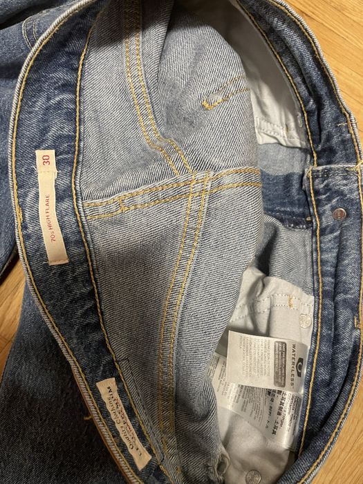 Dzinsy Levi’s dzwony 30r.