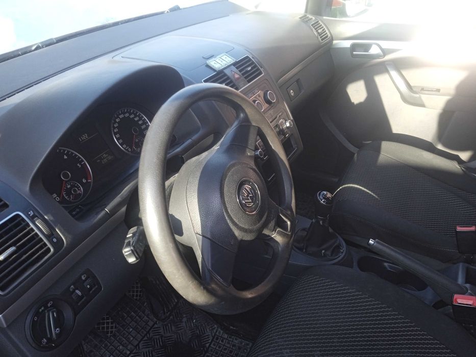 Фольксваген тауран 2013 року