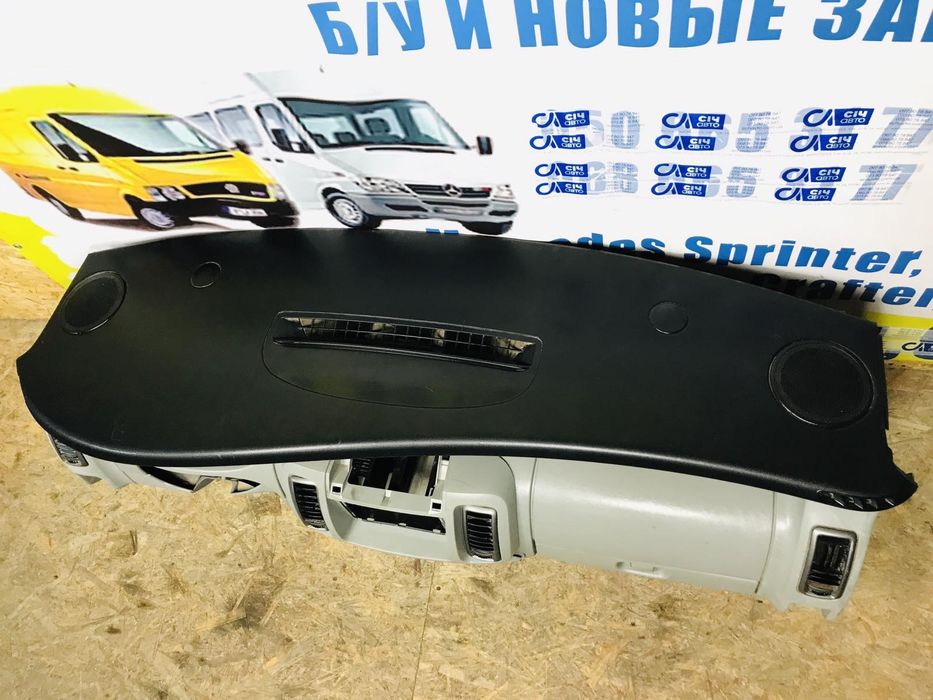 Торпедо Renault Trafic 01-14 панель приборов Opel Vivaro консоль Трафи