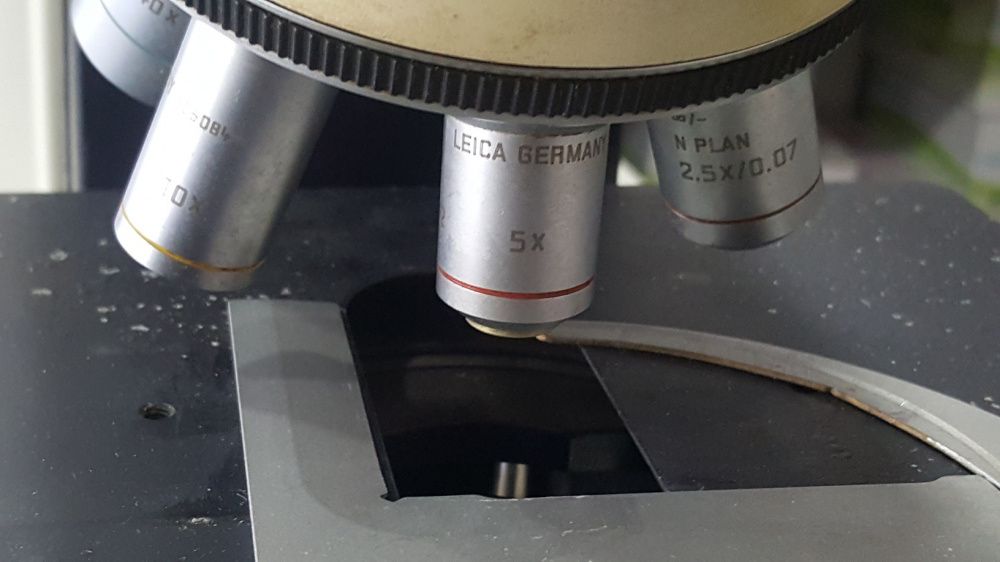 Microscópio Leica