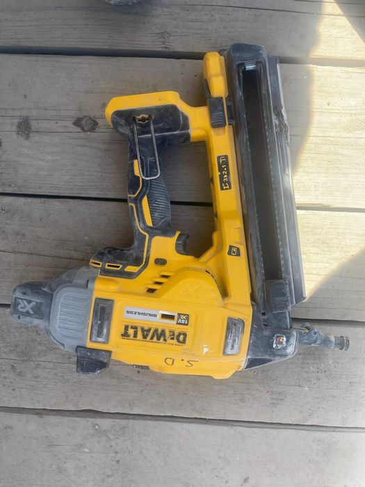 Gwoździarka dewalt
