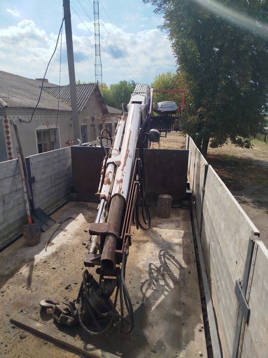 Продам Бортовий напівпричеп з краном-маніпулятора. Манипулятор
