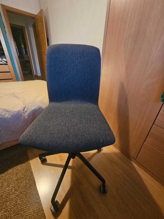 Cadeira de secretaria como nova